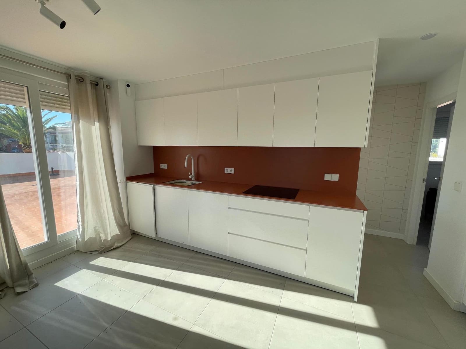Ático de 2 habitaciones en Moraira en alquiler - 1.600 € (Ref: 9513390)