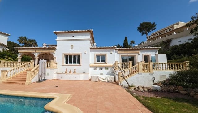 3 soveværelse Villa til salg i Moraira, Teulada-Moraira med garage - € 695.000 (Ref: 9719900)