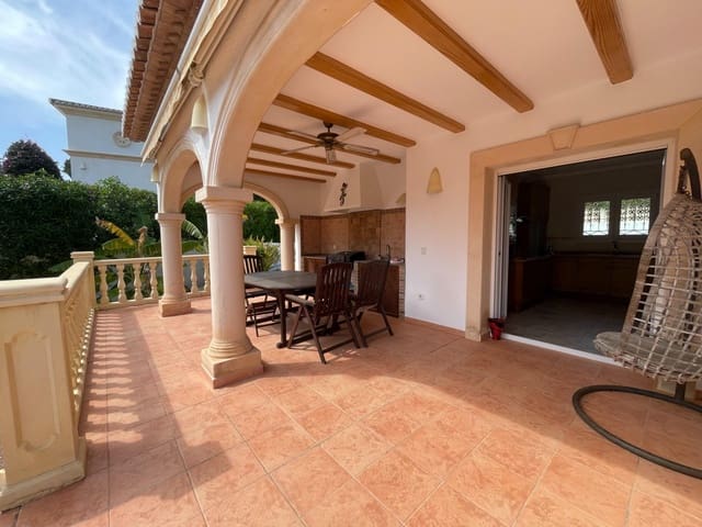 3 soveværelse Villa til salg i Moraira, Teulada-Moraira med garage - € 695.000 (Ref: 9719900)