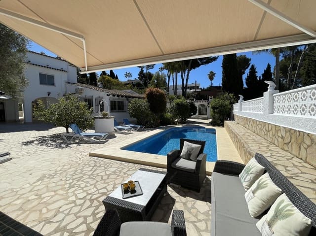 4 soverom Villa til salgs i Moraira, Teulada-Moraira med svømmebasseng garasje - € 850 000 (Ref: 9738541)
