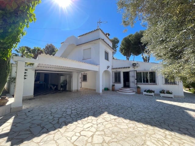 4 soverom Villa til salgs i Moraira, Teulada-Moraira med svømmebasseng garasje - € 850 000 (Ref: 9738541)