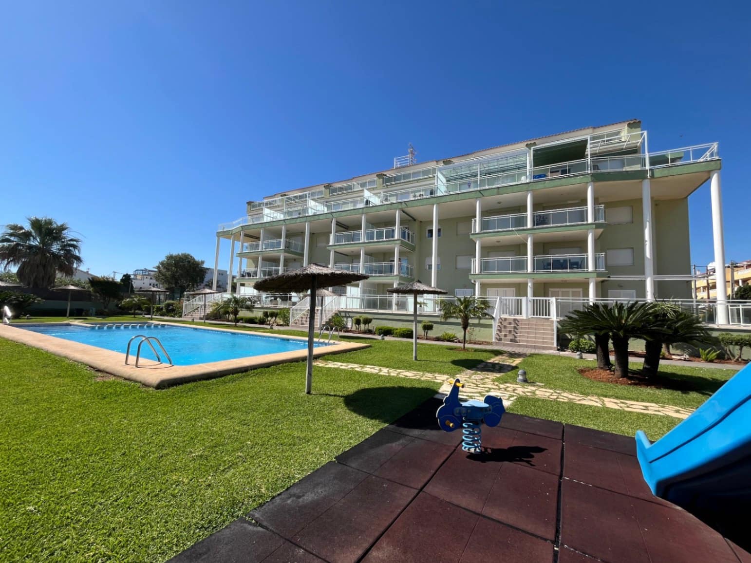 Apartamento de 2 habitaciones en Dénia en venta con piscina garaje - 280.000 € (Ref: 8399718)