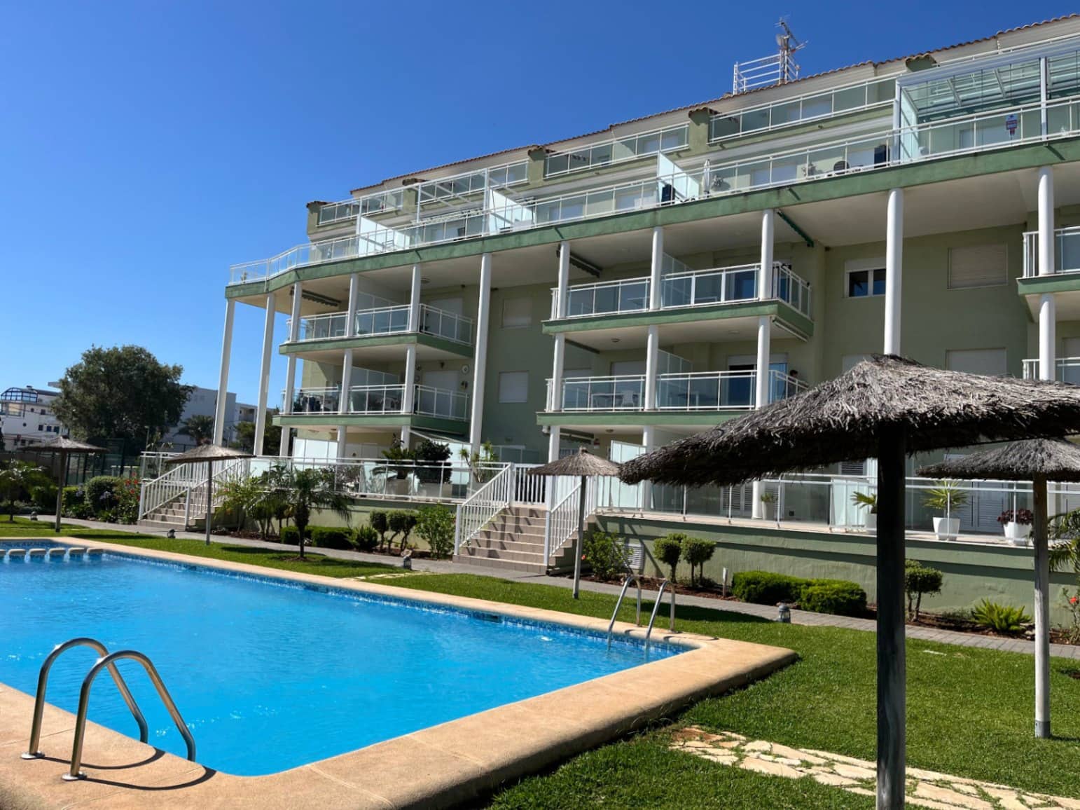 Apartamento de 2 habitaciones en Dénia en venta con piscina garaje - 280.000 € (Ref: 8399718)