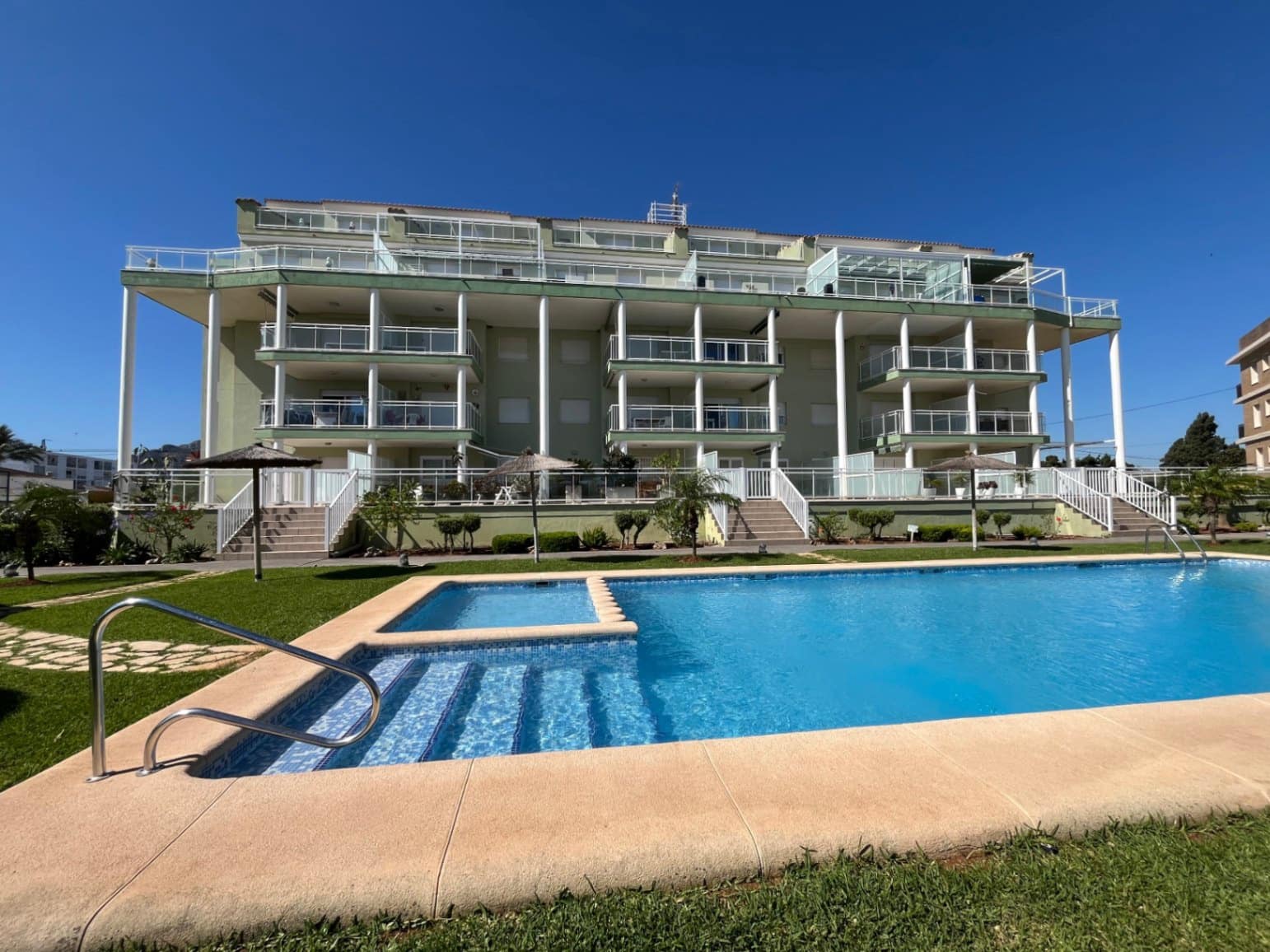 Apartamento de 2 habitaciones en Dénia en venta con piscina garaje - 280.000 € (Ref: 8399718)