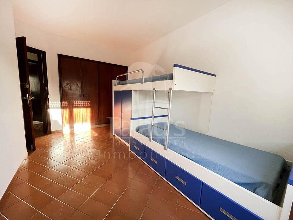 4 Zimmer Villa zu verkaufen in Ciutadella de Menorca mit Garage - 520.000 € (Ref: 9515895)