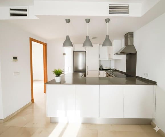 Piso de 3 habitaciones en Ciutadella, Ciutadella de Menorca en venta con piscina - 367.000 € (Ref: 9515898)
