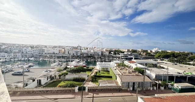 Piso de 3 habitaciones en Ciutadella, Ciutadella de Menorca en venta con piscina garaje - 525.000 € (Ref: 9515922)
