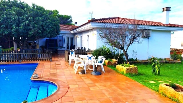 Chalet de 4 habitaciones en Ciutadella de Menorca en venta con piscina garaje - 1.485.000 € (Ref: 9515953)