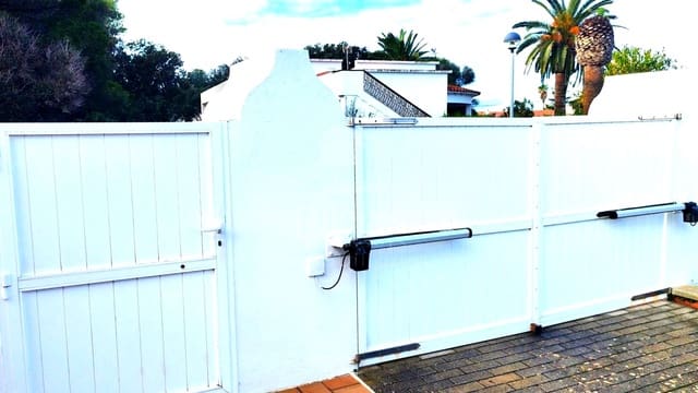 Chalet de 4 habitaciones en Ciutadella de Menorca en venta con piscina garaje - 1.485.000 € (Ref: 9515953)