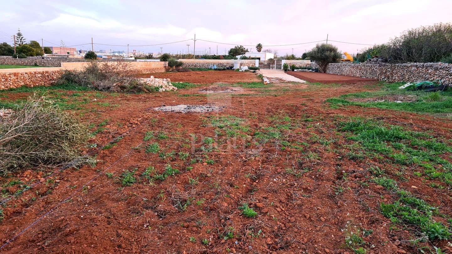 Teren niezagospodarowany na sprzedaż w Ciutadella de Menorca - 139 000 € (Ref: 9515955)
