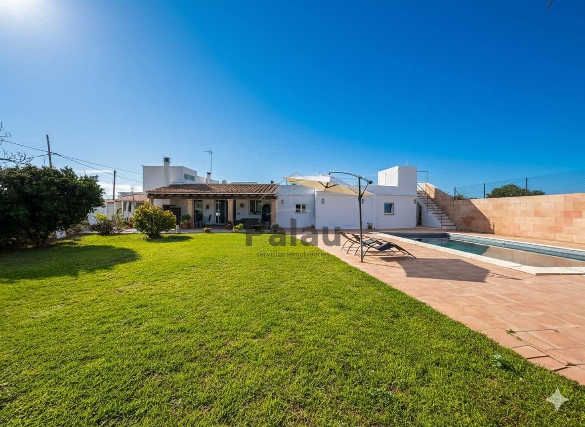 5 soveværelse Finca/Landehus til salg i Ciutadella de Menorca med swimmingpool garage - € 1.050.000 (Ref: 9515965)