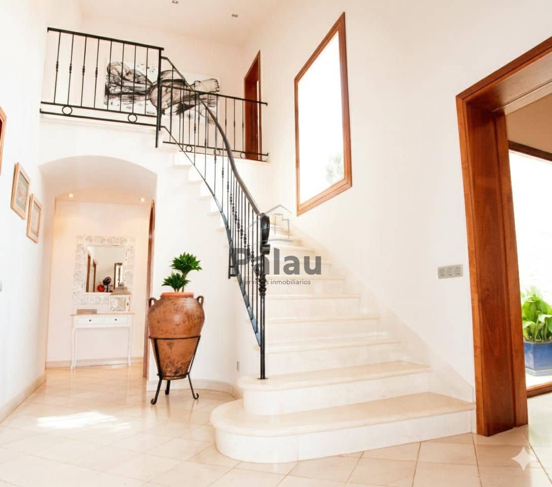 4 bedroom Villa for sale in Ciutadella de Menorca with pool - € 1,750,000 (Ref: 9515969)