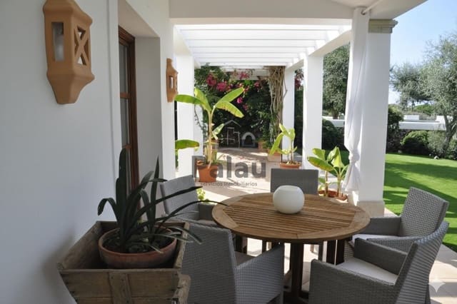 4 bedroom Villa for sale in Ciutadella de Menorca with pool - € 1,750,000 (Ref: 9515969)