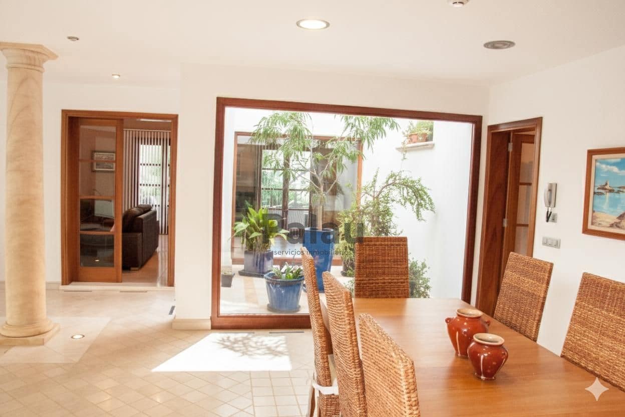 4 bedroom Villa for sale in Ciutadella de Menorca with pool - € 1,750,000 (Ref: 9515969)