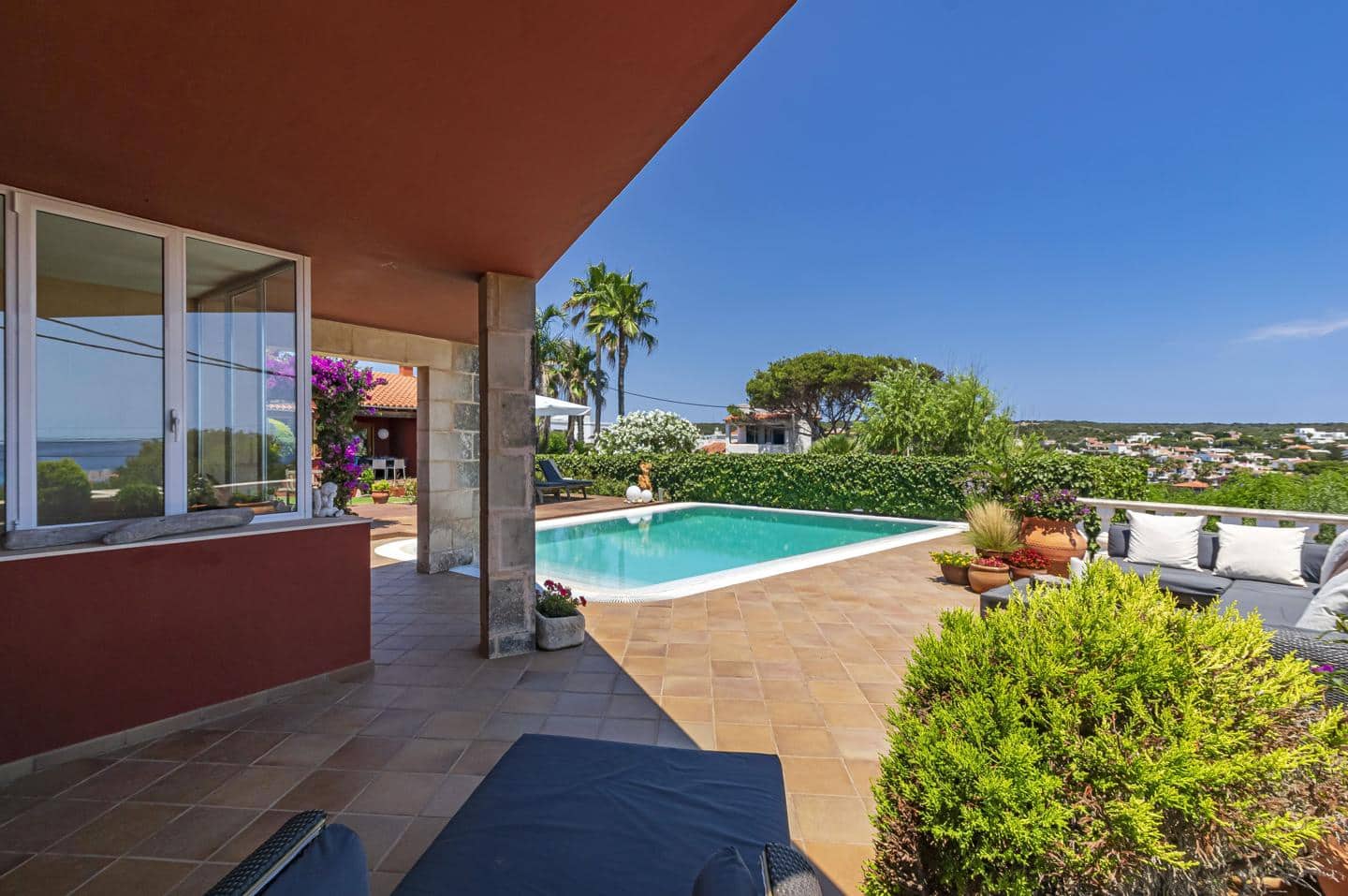 4 bedroom Villa for sale in Punta Prima with pool garage - € 3,000,000 (Ref: 9515978)