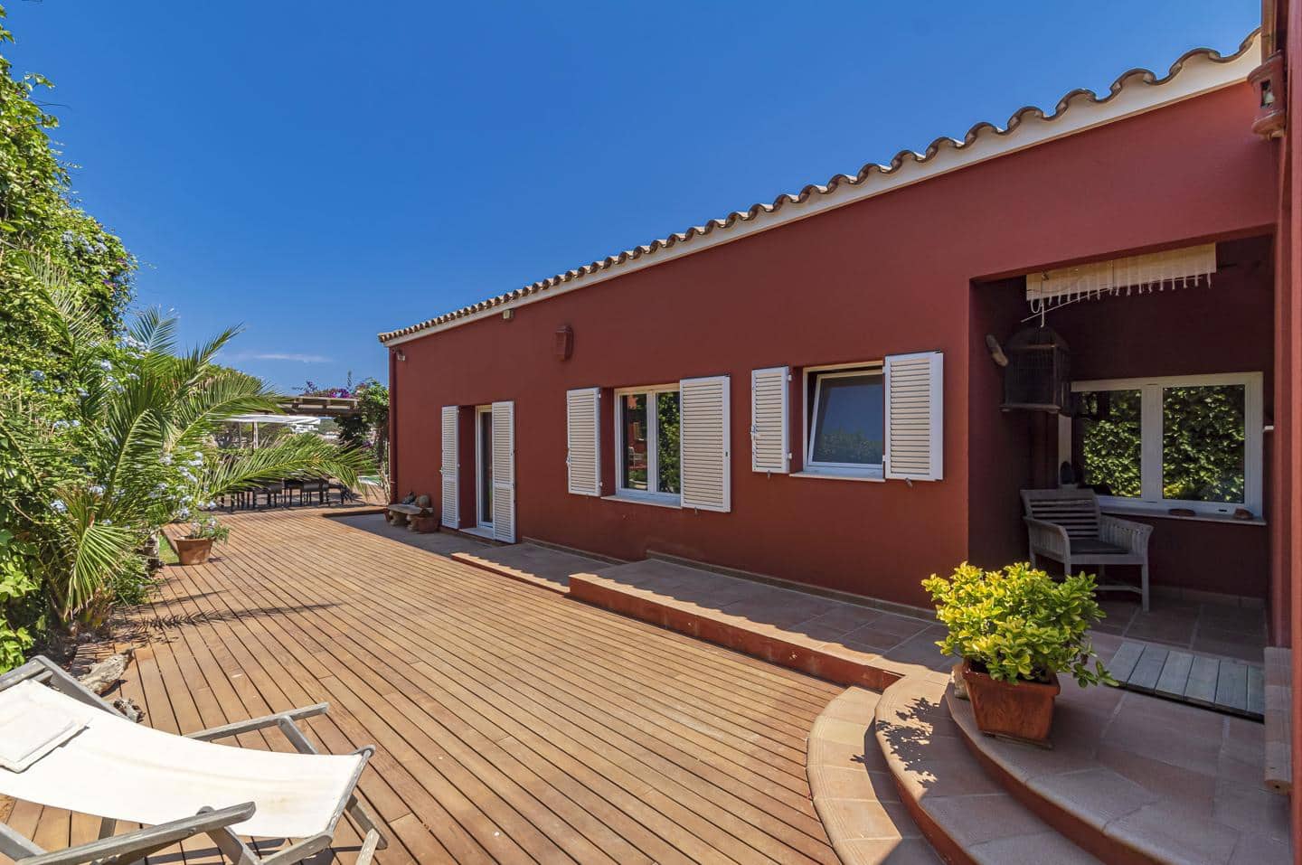 4 bedroom Villa for sale in Punta Prima with pool garage - € 3,000,000 (Ref: 9515978)