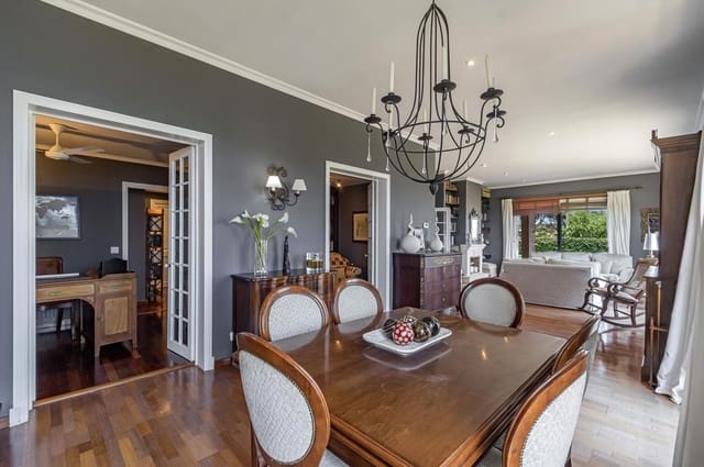 Chalet de 7 habitaciones en Punta Prima, San Luis / Sant Lluís en venta con piscina garaje - 3.695.000 € (Ref: 9515980)