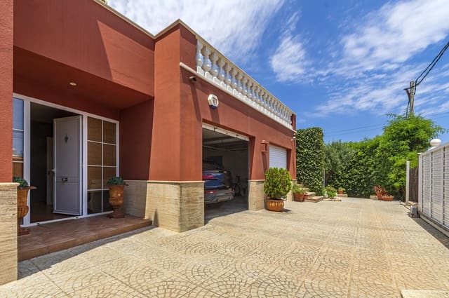 Chalet de 7 habitaciones en Punta Prima, San Luis / Sant Lluís en venta con piscina garaje - 3.695.000 € (Ref: 9515980)
