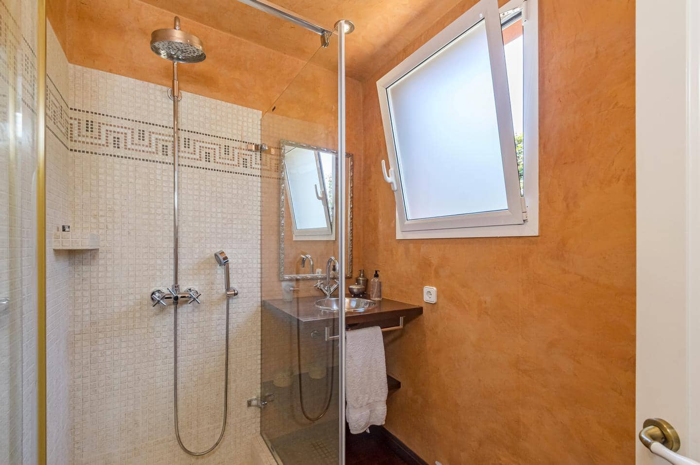 Chalet de 7 habitaciones en Punta Prima en venta con piscina garaje - 3.695.000 € (Ref: 9515980)