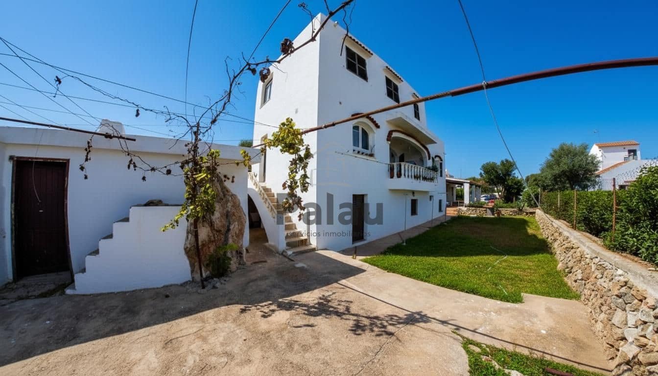 Chalet de 8 habitaciones en Ciutadella de Menorca en venta con garaje - 690.000 € (Ref: 9515990)