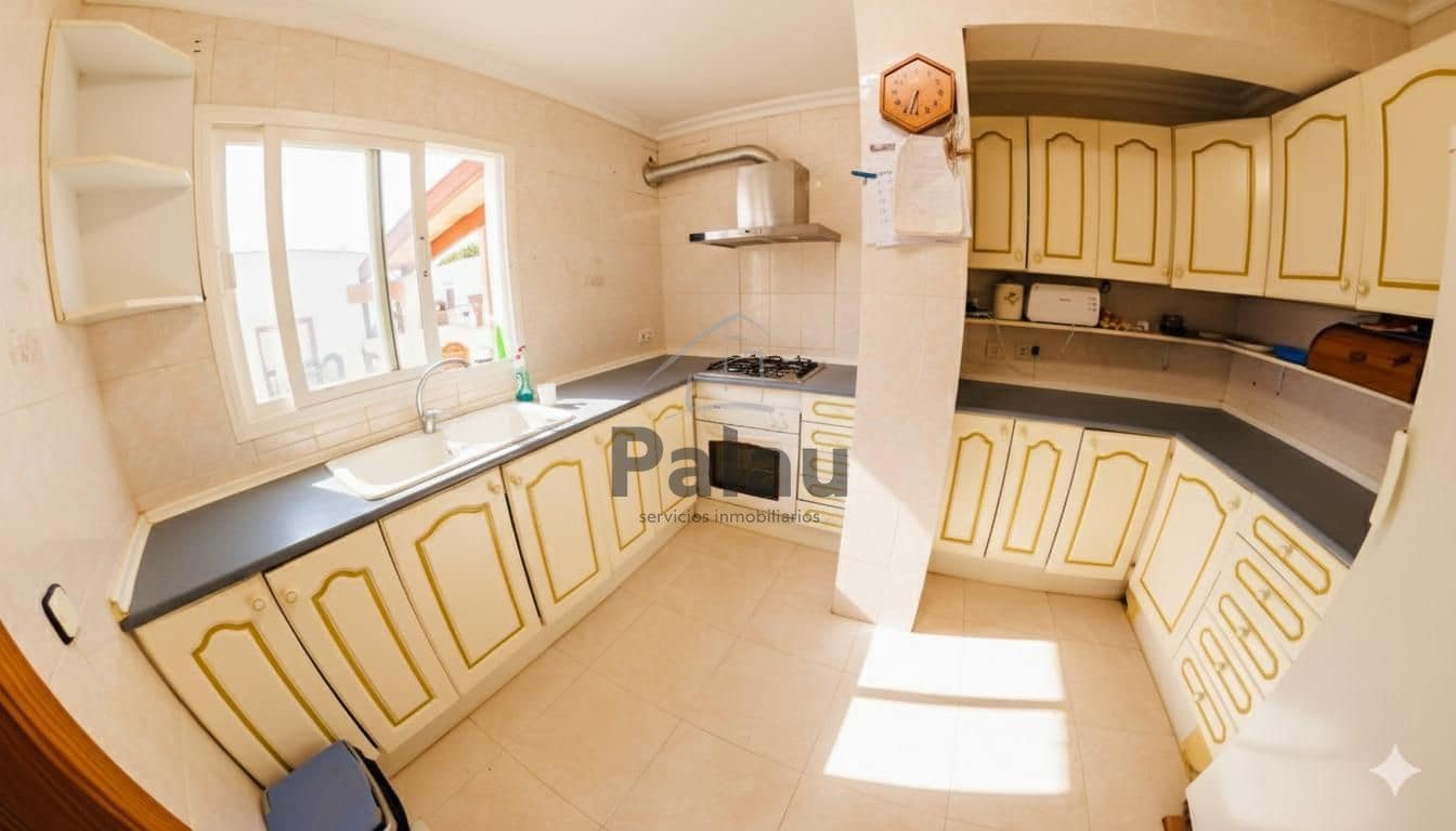 Chalet de 8 habitaciones en Ciutadella de Menorca en venta con garaje - 690.000 € (Ref: 9515990)