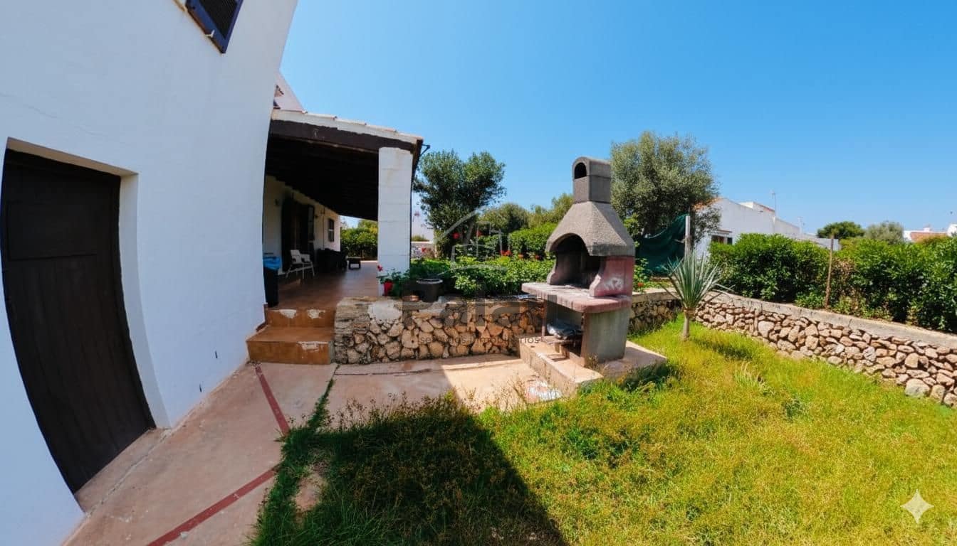 Chalet de 8 habitaciones en Ciutadella de Menorca en venta con garaje - 690.000 € (Ref: 9515990)