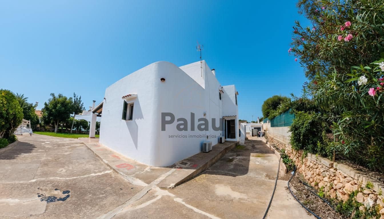 Chalet de 8 habitaciones en Ciutadella de Menorca en venta con garaje - 690.000 € (Ref: 9515990)