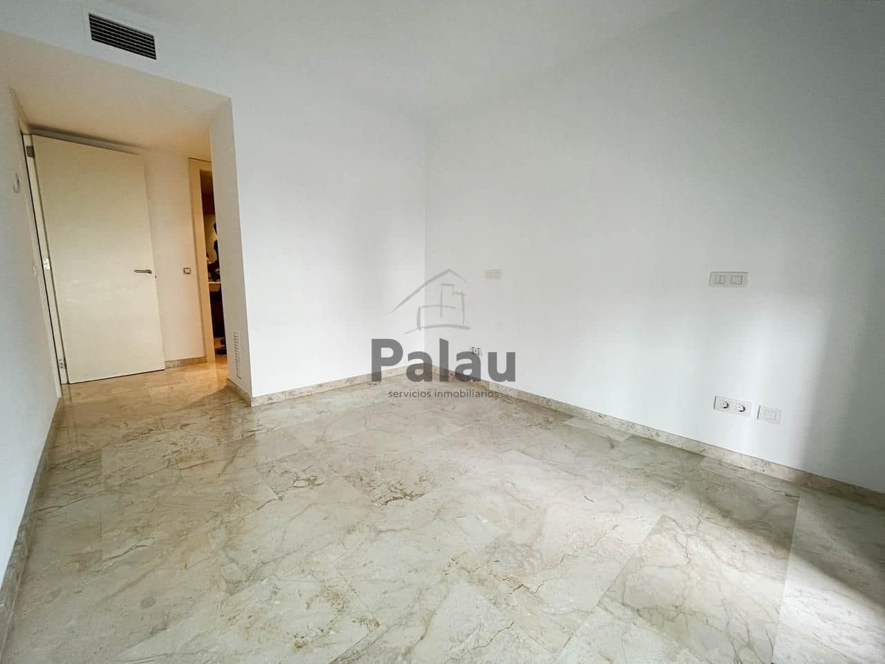 3 soverom Leilighet til salgs i Ciutadella de Menorca med svømmebasseng garasje - € 485 000 (Ref: 9532335)