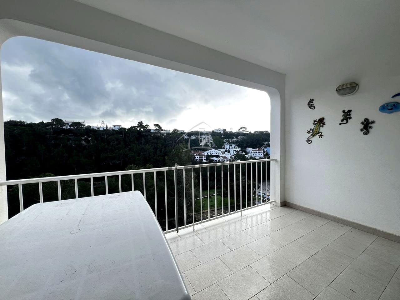 2 soveværelse Lejlighed til salg i Cala Galdana med swimmingpool - € 235.000 (Ref: 9536293)