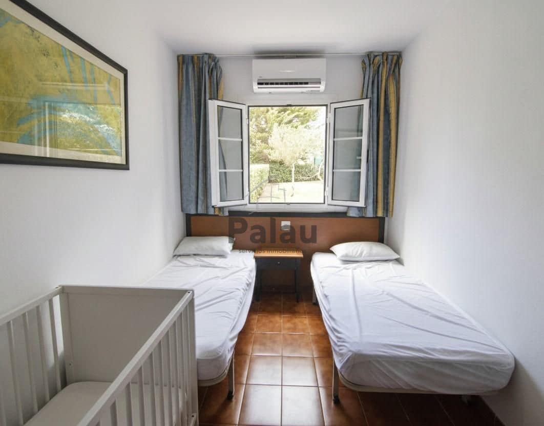 2 soveværelse Lejlighed til salg i Cala'n Bosch med swimmingpool - € 310.000 (Ref: 9554383)