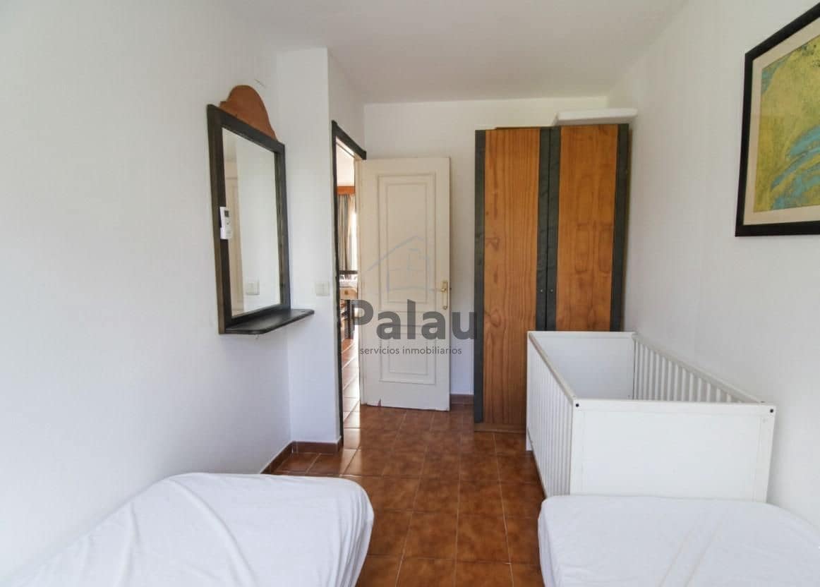 2 soveværelse Lejlighed til salg i Cala'n Bosch med swimmingpool - € 310.000 (Ref: 9554383)