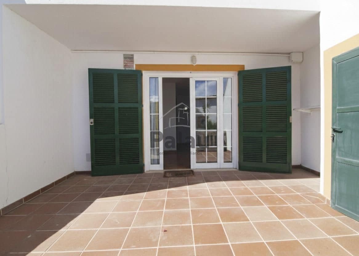 2 soveværelse Lejlighed til salg i Cala'n Bosch med swimmingpool - € 310.000 (Ref: 9554383)