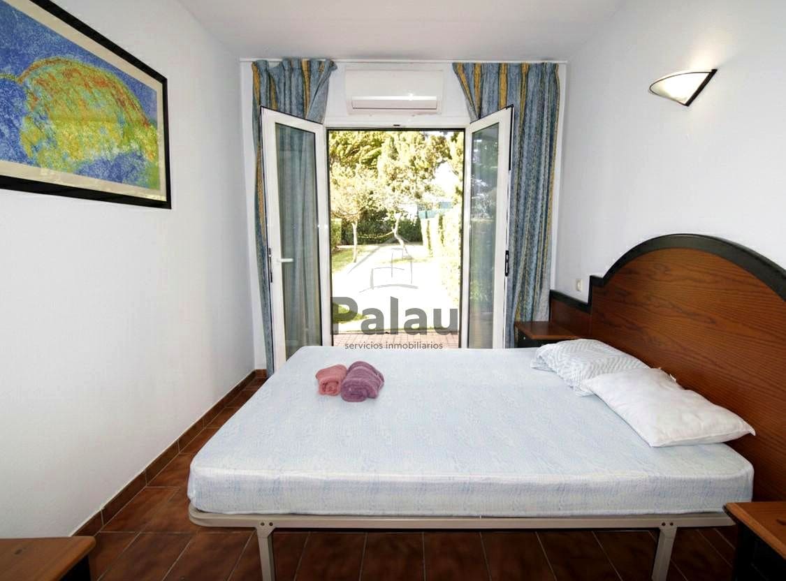 2 soveværelse Lejlighed til salg i Cala'n Bosch med swimmingpool - € 310.000 (Ref: 9554383)