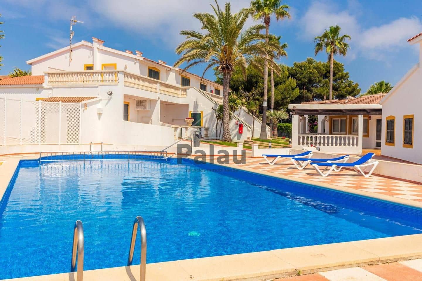 2 soveværelse Lejlighed til salg i Cala'n Bosch med swimmingpool - € 310.000 (Ref: 9554383)