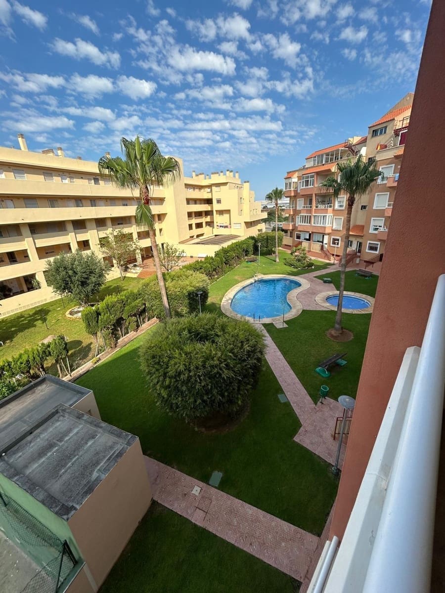 2 bedroom Flat for rent in Roquetas de Mar with pool - € 2,200 (Ref: 9975733)