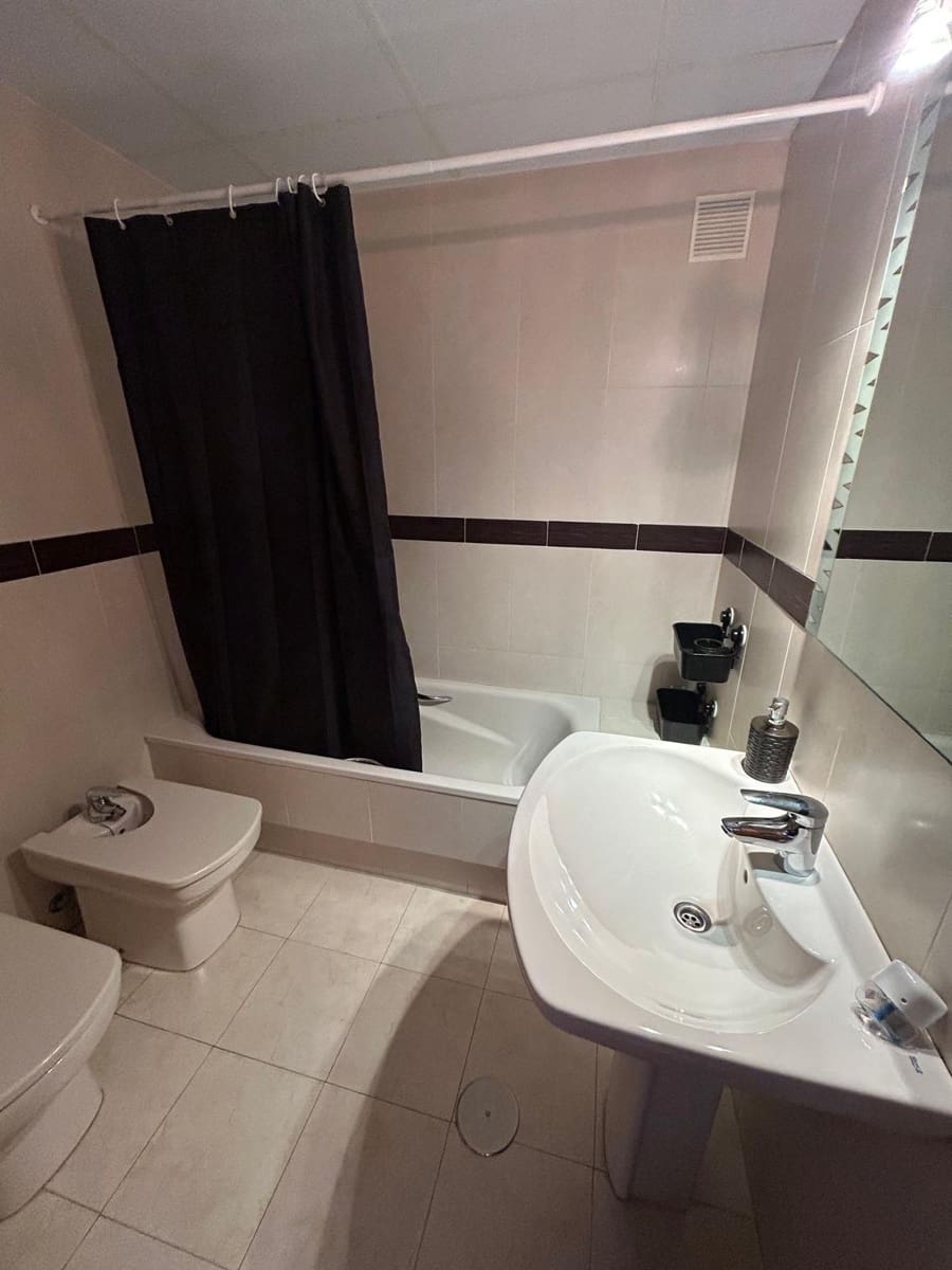 2 bedroom Flat for rent in Roquetas de Mar with pool - € 2,200 (Ref: 9975733)