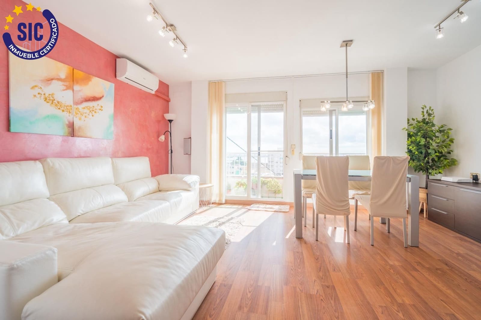 5 bedroom Flat for sale in Valencia city - € 440,000 (Ref: 10022603)
