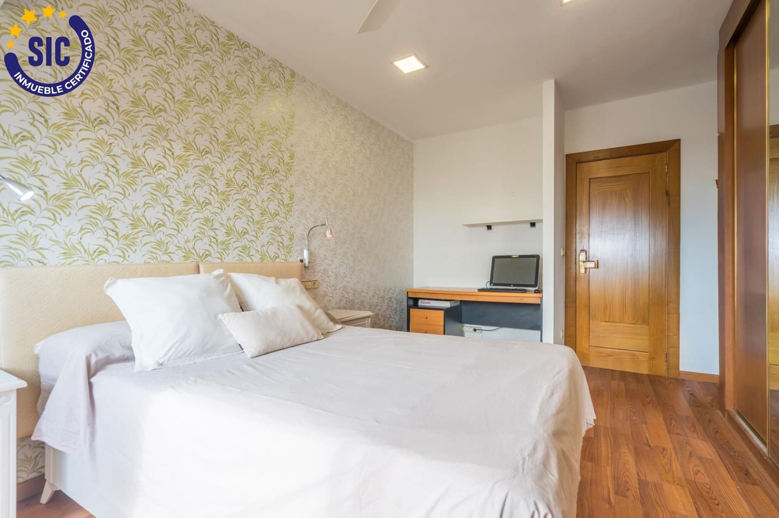 5 bedroom Flat for sale in Valencia city - € 440,000 (Ref: 10022603)