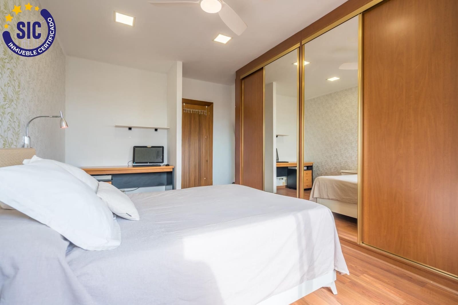 5 bedroom Flat for sale in Valencia city - € 440,000 (Ref: 10022603)