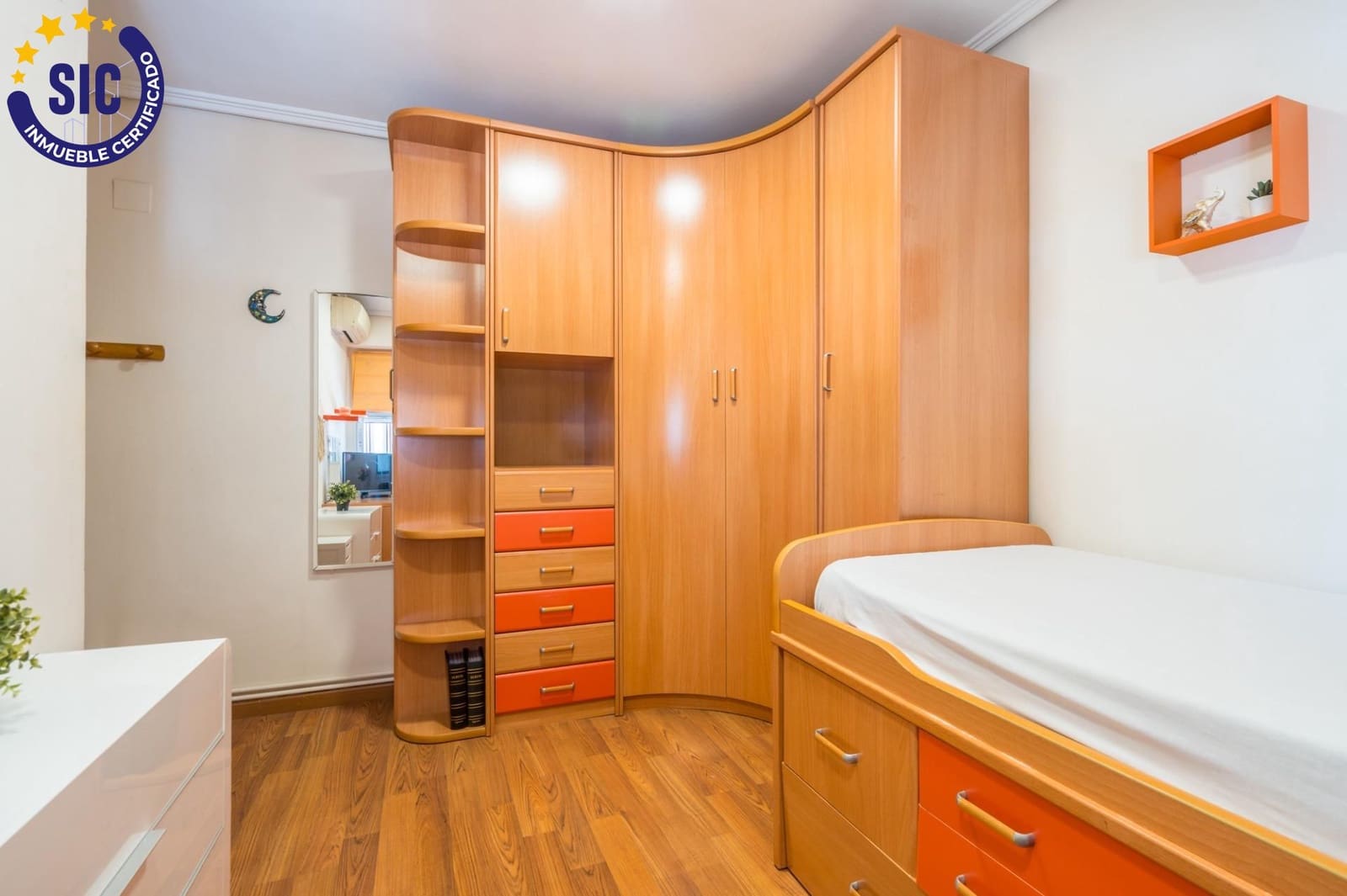 5 bedroom Flat for sale in Valencia city - € 440,000 (Ref: 10022603)
