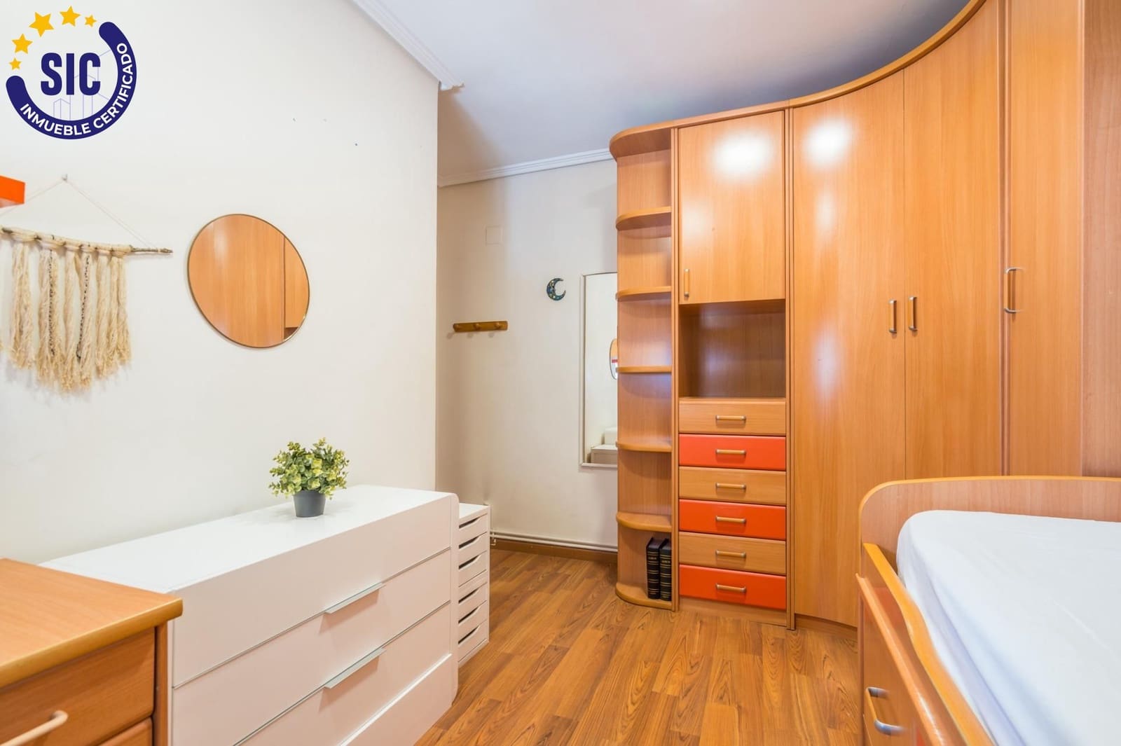 5 bedroom Flat for sale in Valencia city - € 440,000 (Ref: 10022603)