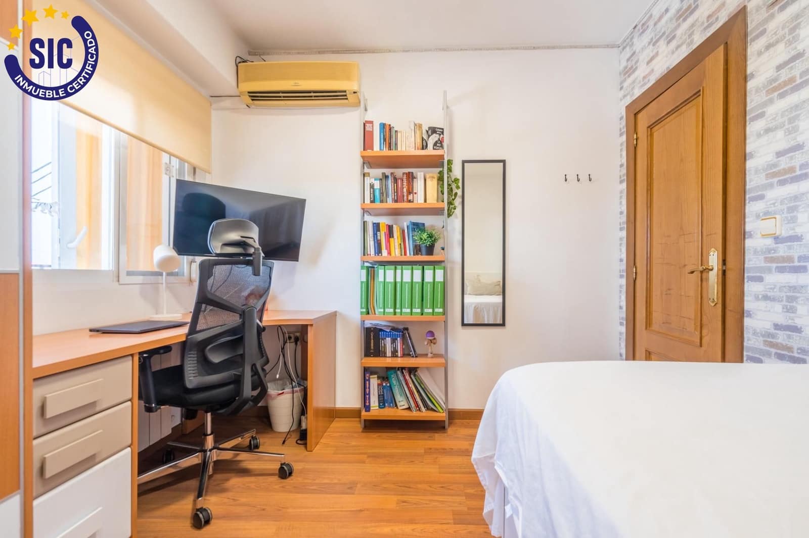 5 bedroom Flat for sale in Valencia city - € 440,000 (Ref: 10022603)
