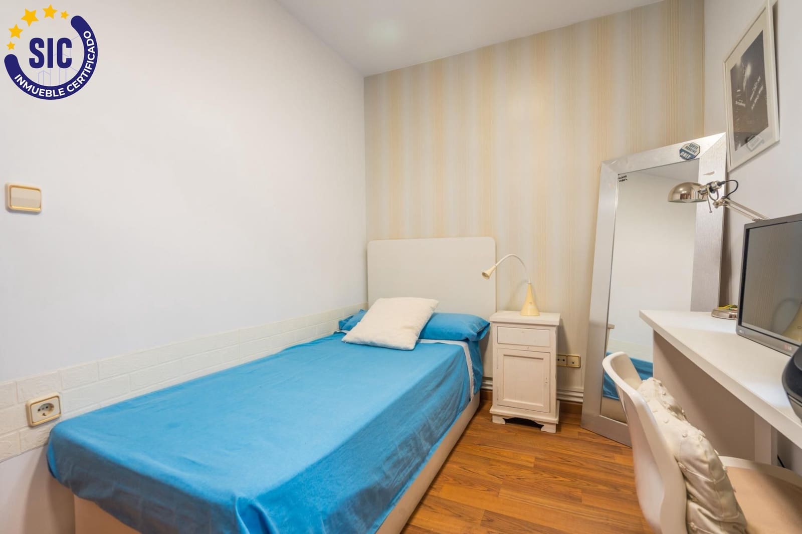 5 bedroom Flat for sale in Valencia city - € 440,000 (Ref: 10022603)