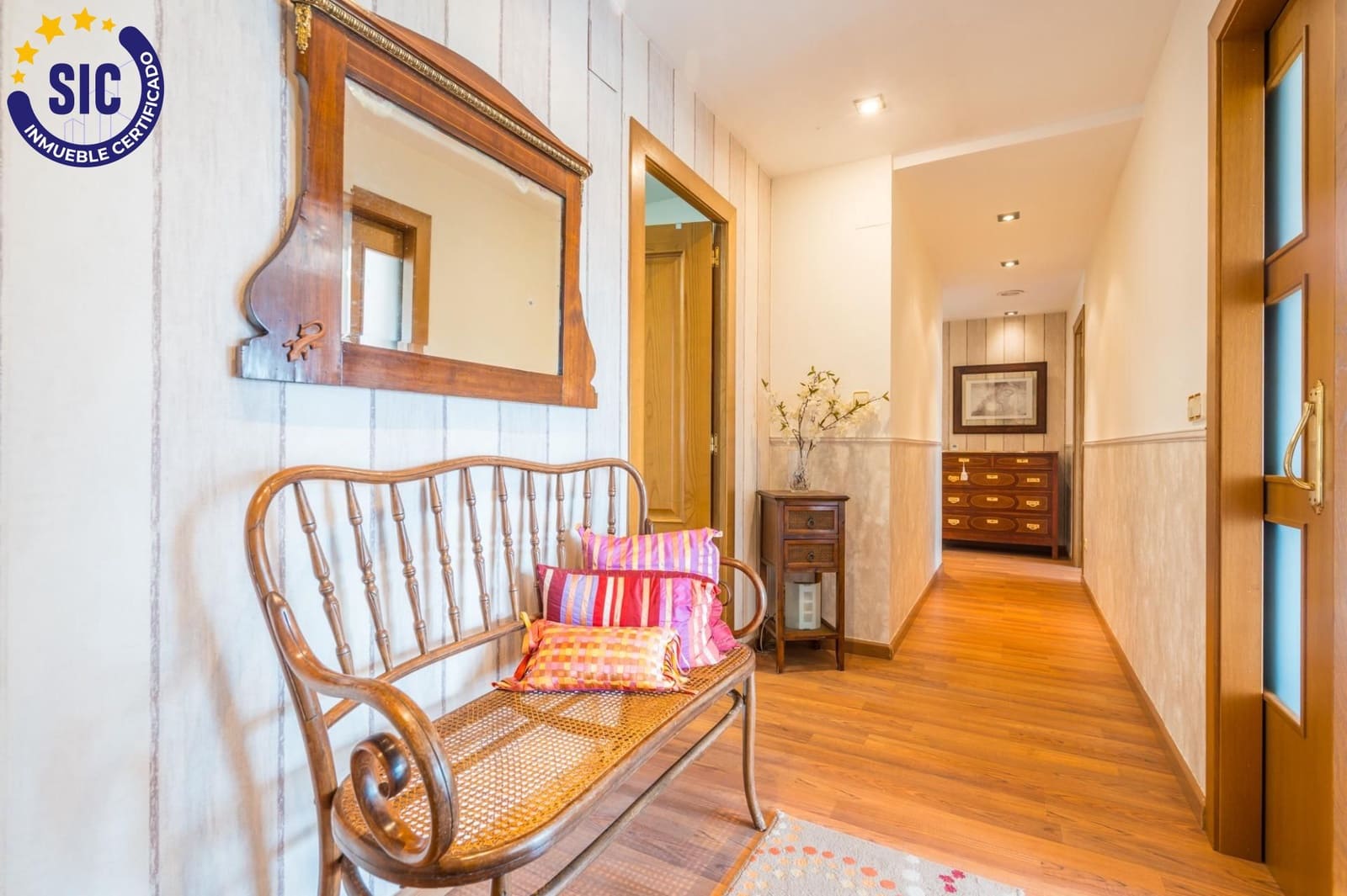 5 bedroom Flat for sale in Valencia city - € 440,000 (Ref: 10022603)