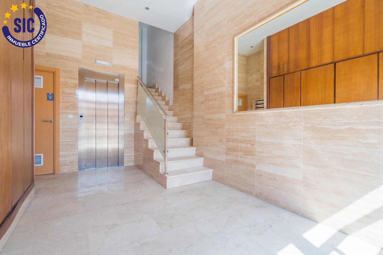 5 bedroom Flat for sale in Valencia city - € 440,000 (Ref: 10022603)