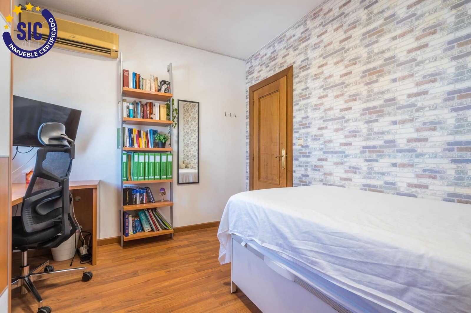 5 bedroom Flat for sale in Valencia city - € 440,000 (Ref: 10022603)