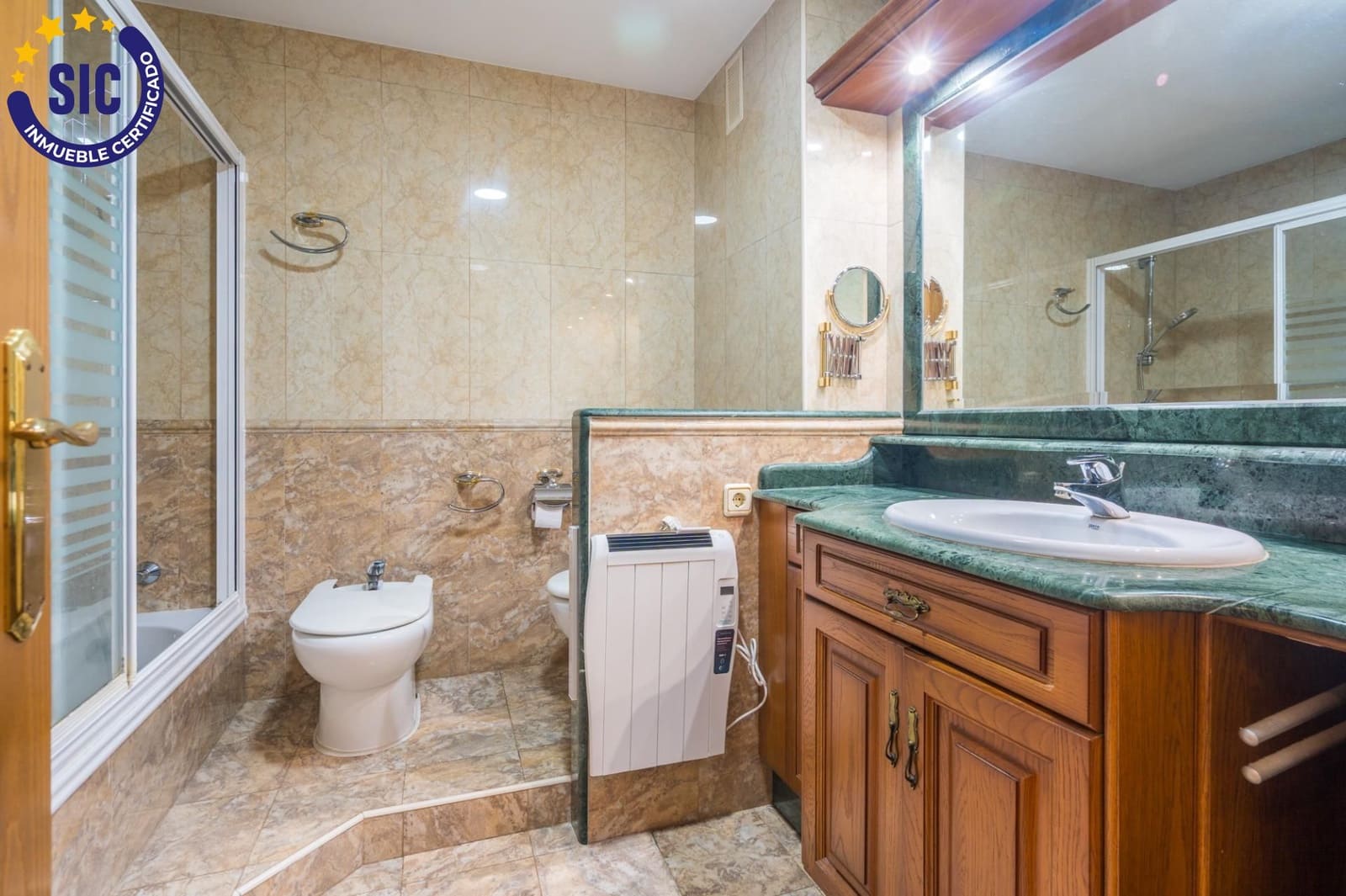 5 bedroom Flat for sale in Valencia city - € 440,000 (Ref: 10022603)