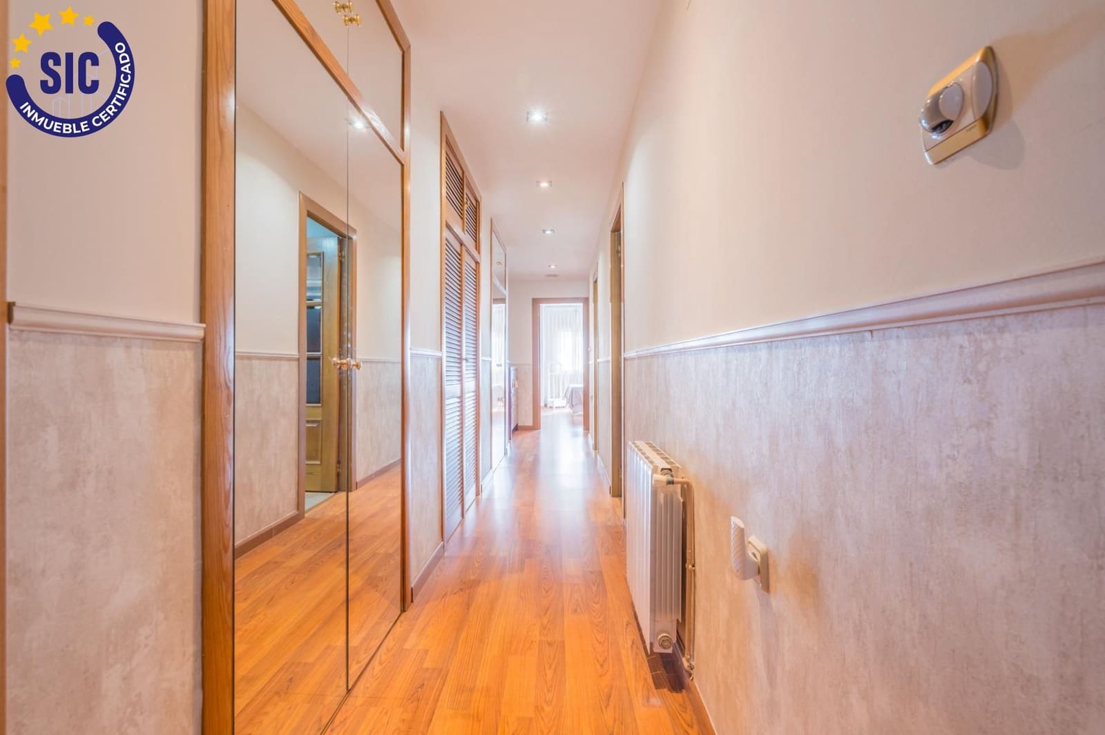 5 bedroom Flat for sale in Valencia city - € 440,000 (Ref: 10022603)