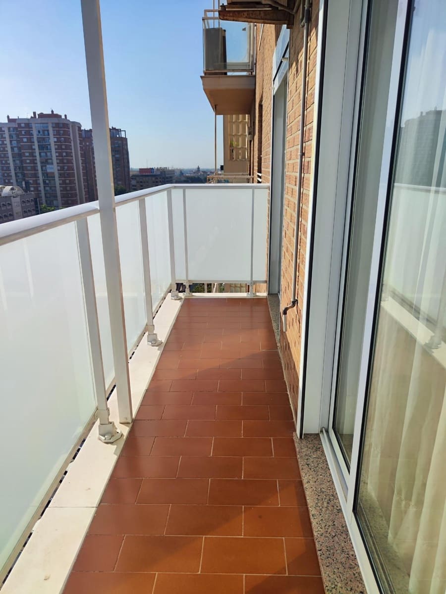 2 bedroom Flat for rent in Valencia city - € 1,100 (Ref: 10041261)