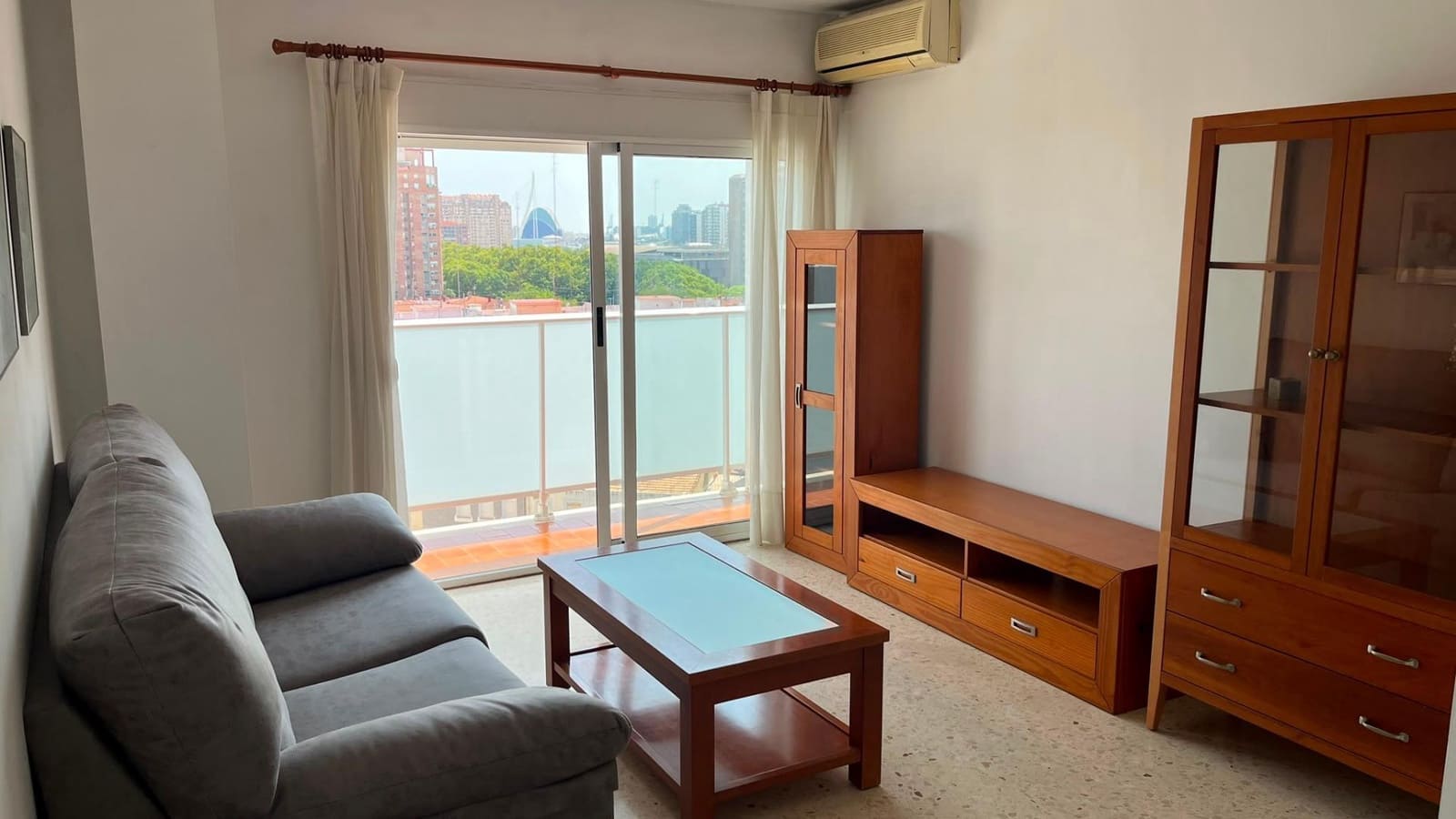2 bedroom Flat for rent in Valencia city - € 1,100 (Ref: 10041261)